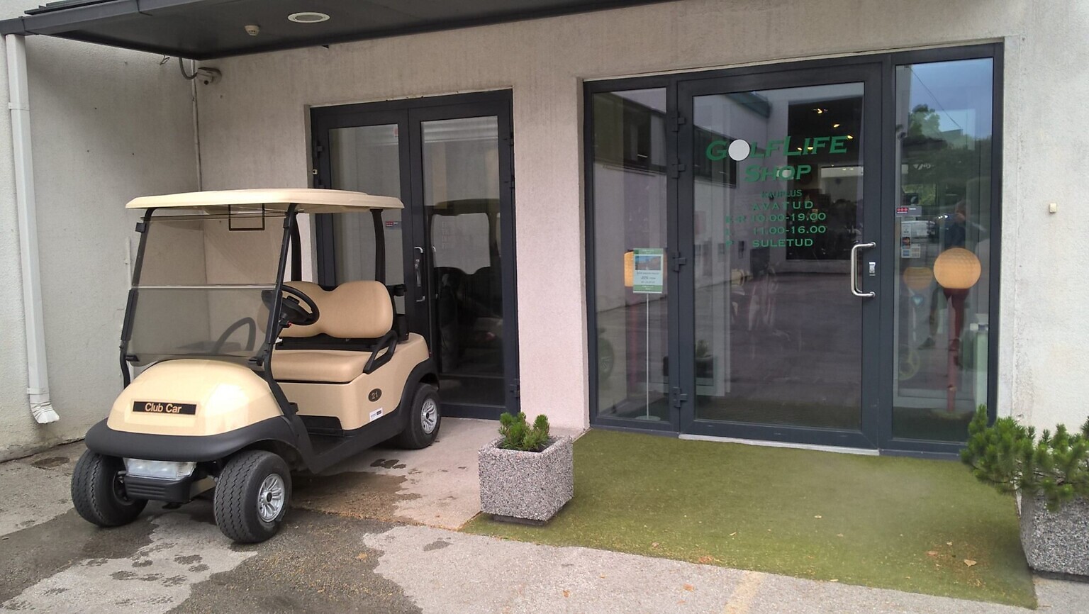 SÕBPAPÄEVA PAKKUMINE! GolfLife Shop teeb golfijalatsid sõbra jaoks poole odavamaks