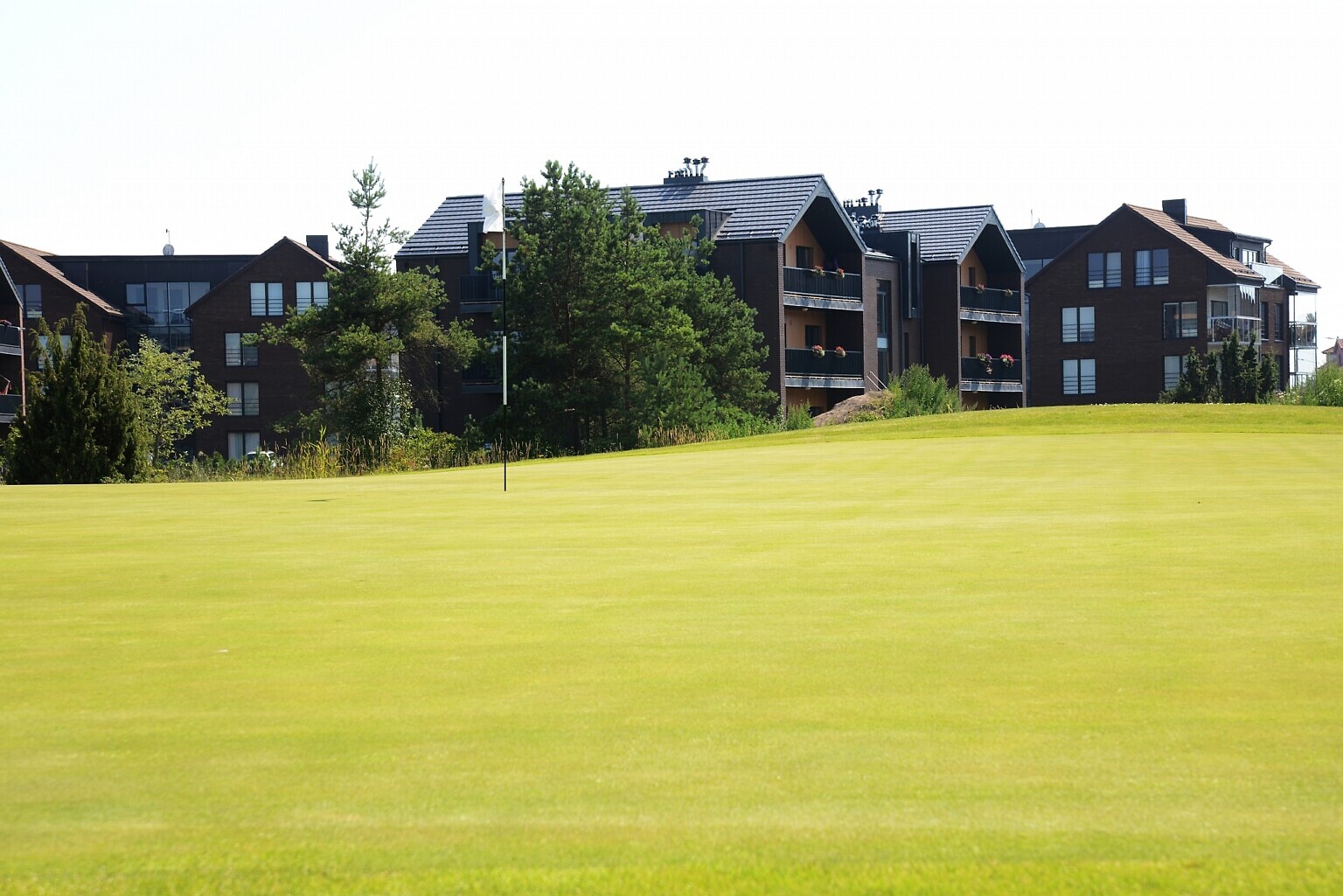 SAAREMAALE GOLFI MÄNGIMA! Alates homsest saab jälle Saaremaale lennata