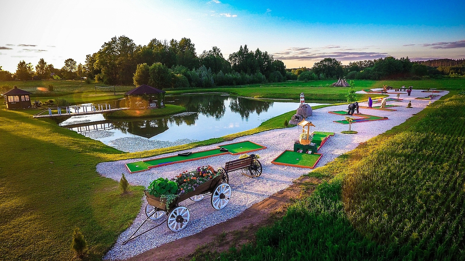 VAATA VIDEOT! Tõllaratta külalistemaja: mõnus puhkus minigolfiga