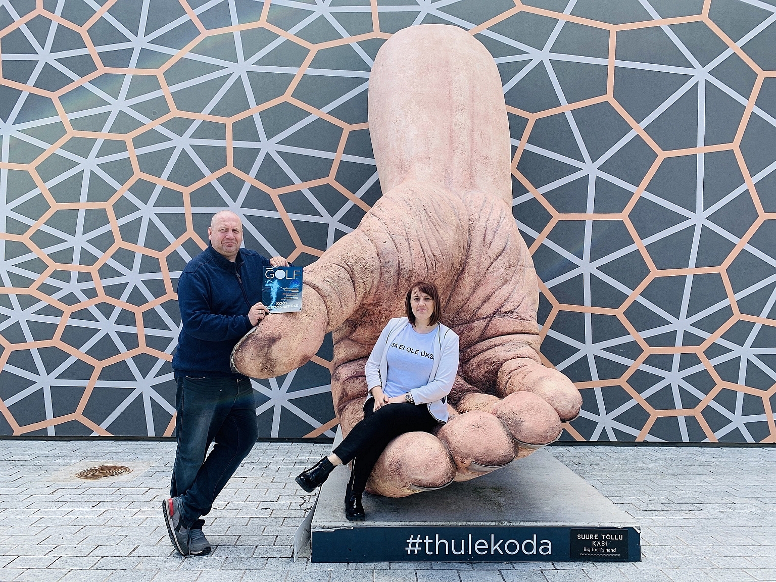 TÄISPIKK LUGU! Saaremaa rahumeelse tooliprotesti korraldaja: protesti ajal Raekoja platsil istudes oli hea tunne, et ma ei ole üksi