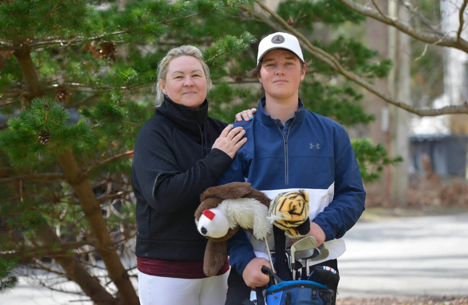 Falmouthi tennisetreener aitab Ukraina golfimängijal USA-s uut elu alustada